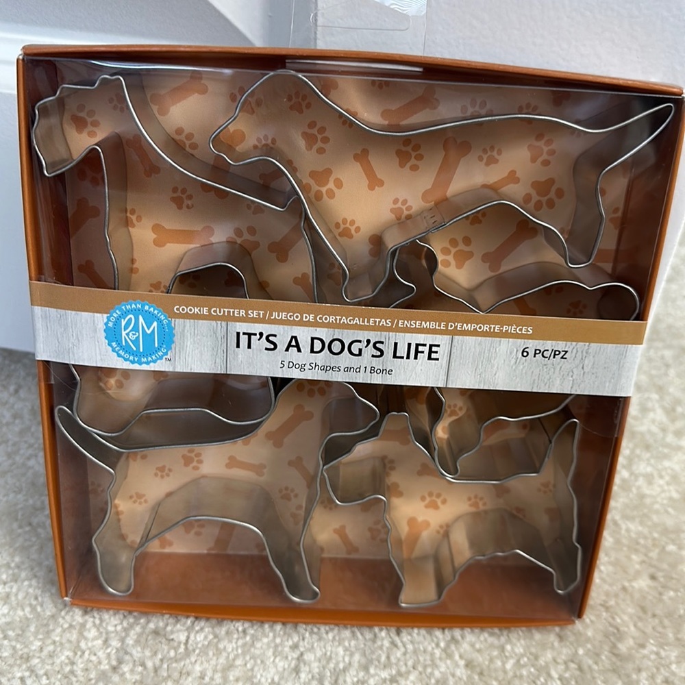 NWT Dog Cookie cutter set.  5 dogs and one bone